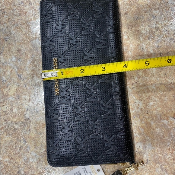 Michael Kors Jet Set Large Travel Continental Black Wallet NWT - Picture 9 of 10